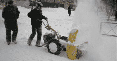 Снегоуборщик с щеткой для мотоблока