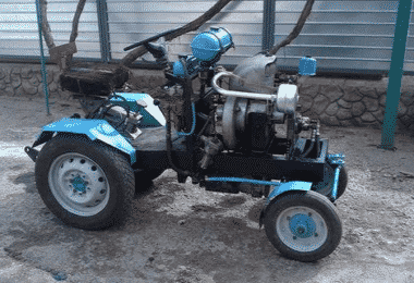 Как сделать самодельный мини-трактор с ломающейся рамой своими руками